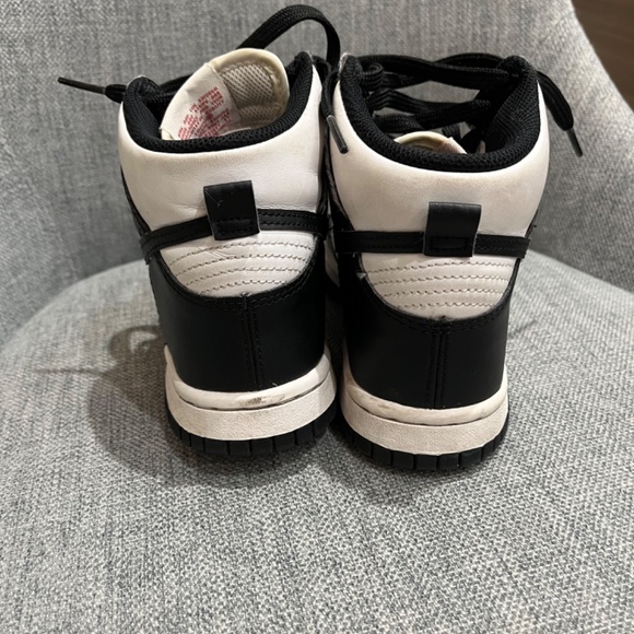 Nike Dunks “Pandas” leather high tops, youth 3.5 - Picture 4 of 8